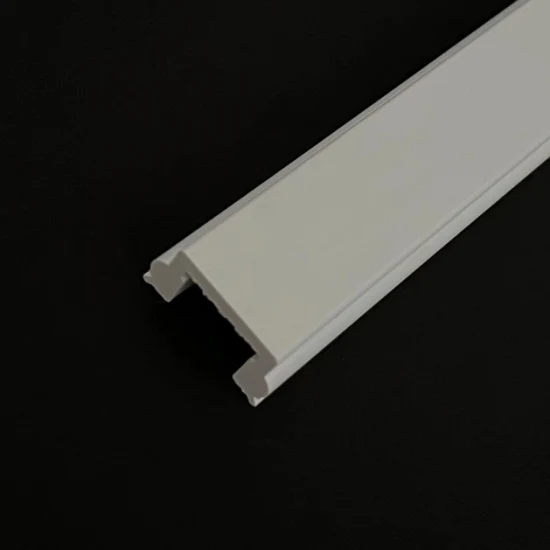 白いプラスチックの高品質単線押出PVCプロファイル